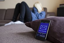 Verh&auml;ngnisvolle Smartphone-Nutzung - Foto: Silvia Marks/dpa-tmn