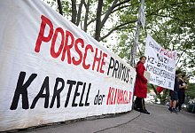 Porsche AG Hauptversammlung - Protest - Marijan Murat/dpa