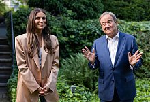 Sophia Thomalla und Armin Laschet - Foto: Rolf Vennenbernd/dpa-Pool/dpa