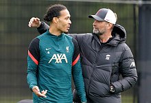 Van Dijk und Klopp - Peter Byrne/PA Wire/dpa