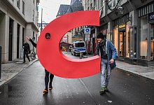 Ein rotes C - Foto: Hendrik Schmidt/dpa