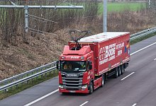 Praxistest f&uuml;r E-Highway hat begonnen - Foto: Daniel Bockwoldt/dpa