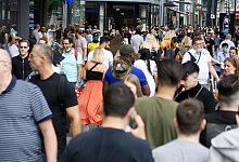 Menschenmenge - Foto: Henning Kaiser/dpa