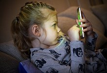 Smartphone-Spiele f&uuml;r Kinder - Foto: Hans-J&uuml;rgen Wiedl/dpa-Zentralbild/dpa