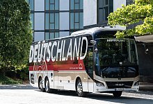 Anreise Nationalmannschaft - Swen Pf&ouml;rtner/dpa