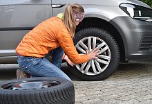 Winterreifen wechseln - Foto: Angelika Warmuth