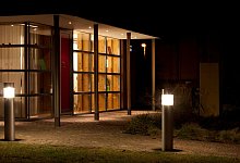 Außenbeleuchtung an einem Einfamilienhaus - Kai Remmers/dpa Themendienst/dpa-tmn