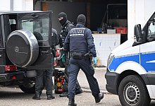 Polizei durchsucht mehrere Objekte in drei Bundesländern - Bernd Weißbrod/dpa