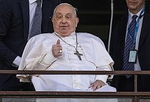 Papst verlässt nach fünf Wochen das Krankenhaus - Oliver Weiken/dpa