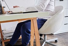 Im Corona-Alltag kann man im eigenen B&uuml;ro auch in Jogginghose arbeiten. - Annette Riedl/dpa