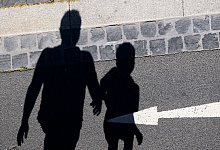 Schattenspiel - Julian Stratenschulte/dpa