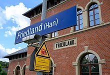 Nach Tod einer 16-Jährigen am Bahnhof Friedland - Swen Pförtner/dpa