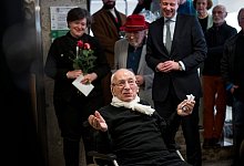 Eröffnung der Ausstellung zum 100. Geburtstag des Dichters Eugen - Daniel Vogl/dpa