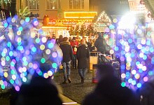 Weihnachtsmarkt in Hildesheim - Julian Stratenschulte/dpa