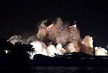 Sprengung Hochhausruine - Foto: Lynne Sladky/AP/dpa