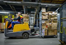 DHL Paketzentrum - Patrick Pleul/dpa