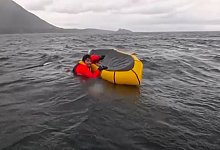 Kajakfahrer von Wal ins Maul genommen und wieder ausgespuckt - Uncredited/Dell Simancas/AP/dpa