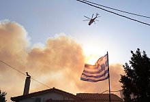 Waldbrand bei Athen - Yorgos Karahalis/AP/dpa