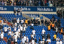 Schalker und Frankfurter Anh&auml;nger - David Inderlied/dpa