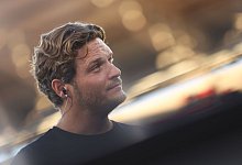 Dortmunds Trainer Edin Terzic steht beim Interview. - Tom Weller/dpa