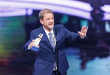 Filmregisseur S&ouml;nke Wortmann bedankt sich im Prinzregententheater w&auml;hrend der Verleihung des Bayerischen Filmpreises f&uuml;r seine Auszeichnung. - Matthias Balk/dpa