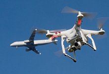 Gefahr durch Drohnen - Foto: Julian Stratenschulte