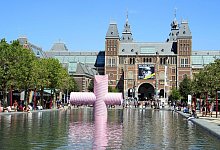 Das Amsterdamer Rijksmuseum zeigt ab 1. Juli die aller-gr&ouml;&szlig;ten Werke seiner Sammlung. Prunkst&uuml;ck ist ein um 1850 angefertigtes Panorama, das die Landschaften der Schweiz, Italiens und &Ouml;sterreichs darstellt. - Bernd F. Meier/dpa-tmn/dpa/Archiv