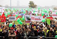Wohlfahrtverb&auml;nde protestieren gegen geplante K&uuml;rzungen - Rolf Vennenbernd/dpa