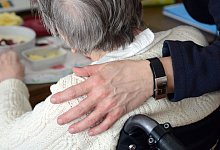 Pflege von Angeh&ouml;rigen - Caroline Seidel-Di&szlig;mannel/dpa-tmn