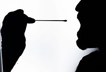 Corona-Test - Foto: Lino Mirgeler/dpa