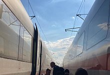 ICE mit 800 Fahrg&auml;sten bleibt auf Br&uuml;cke liegen - Larissa Frey/dpa