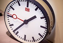 Bahn-Uhr - Fabian Sommer/dpa