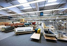 Möbelproduktion bei COR Sitzmöbel - Guido Kirchner/dpa