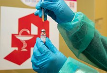 Corona-Schutzimpfungen in Apotheken - Foto: Friso Gentsch/dpa