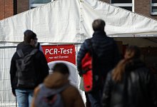 Corona-Teststation - Foto: Christian Charisius/dpa