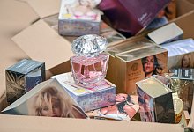 Bei einer EU-weiten Befragung gab mehr als die Hälfte (52 Prozent) an, bewusst oder versehentlich mindestens ein gefälschtes Produkt über das Internet gekauft zu haben. - Patrick Pleul/dpa-Zentralbild/dpa/Archivbild