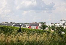 Einfamilienhäuser in einem Neubaugebiet - Christian Charisius/dpa