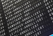 Erneut mehr Klagen von Fluggästen gegen Airlines - Arne Dedert/dpa