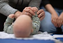 Vater und Kind - Marijan Murat/dpa