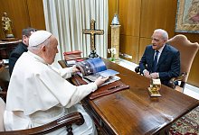 Martin Scorsese bei Papst Franziskus - Vatican Media/dpa