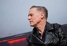 Bryan Adams h&ouml;rt gerne Radio. - Rolf Vennenbernd/dpa
