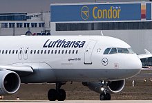 Lufthansa und Condor - Foto: Silas Stein/dpa