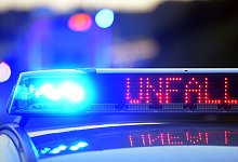 Mann liegt neben Auto und stirbt - Polizei ermittelt - Stefan Puchner/dpa