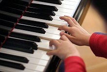 Musikunterricht - Foto: Hannibal Hanschke/dpa-Zentralbild/dpa