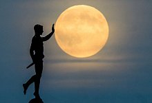 Supermond - Hannover - Julian Stratenschulte/dpa