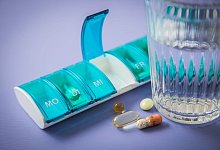 Wochendispenser mit Tabletten - Christin Klose/dpa-tmn