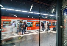 Studierende pendeln oft länger als Berufstätige - Andreas Arnold/dpa