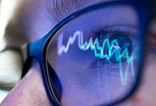 B&ouml;rsenkurs - Foto: Alexander Heinl/dpa-tmn