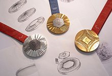 Medaillen der Spiele in Paris 2024 - Thibault Camus/AP/dpa/Archiv