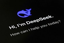 DeepSeek - Chinesisches KI-Start-up schockiert die Börse - Andy Wong/AP/dpa